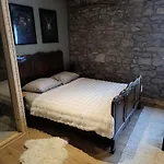 Au Loupus Bed & Breakfast 3*