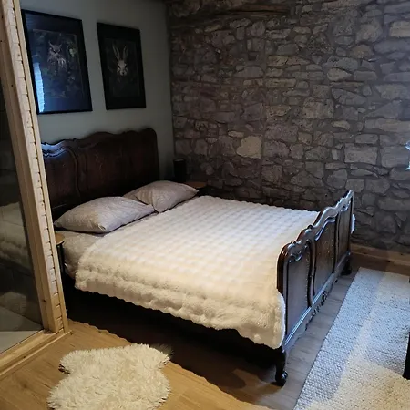 Au Loupus Bed & Breakfast 3*