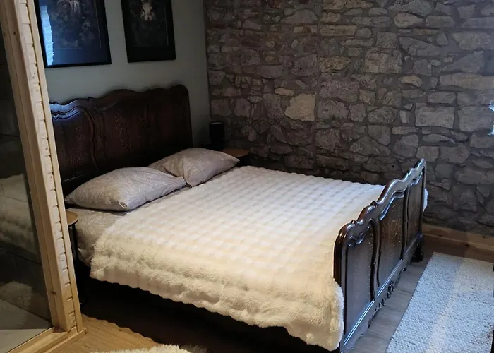 Au Loupus فندق مبيت وإفطار 3*